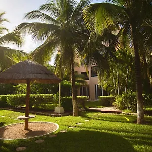 cozy-apartment-a-few-steps-from-the-beach.quintano-roohotels.com/